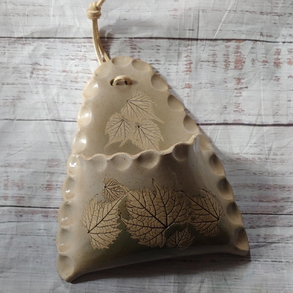 Leaf‎ Design Ceramic Wall Pocket